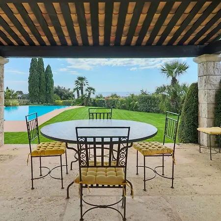 Magnifique Provencal Avec Piscine Et Vue Villa Antibes